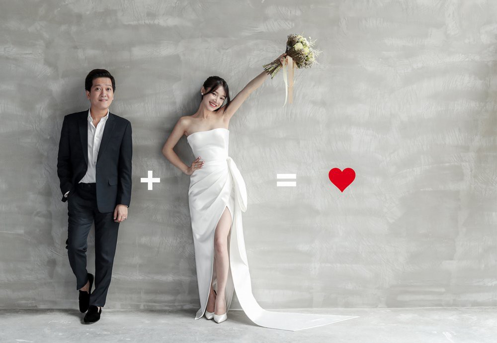 Phong cách chụp ảnh cưới kiểu Hàn Quốc thật tuyệt vời với những khung hình lãng mạn và độc đáo. Bạn sẽ được trải nghiệm không gian tuyệt đẹp, phong cách cực chất và các pose chụp ảnh đầy tình cảm. Hãy cùng xem những bức ảnh cưới đẹp lung linh với phong cách kiểu Hàn nhé!